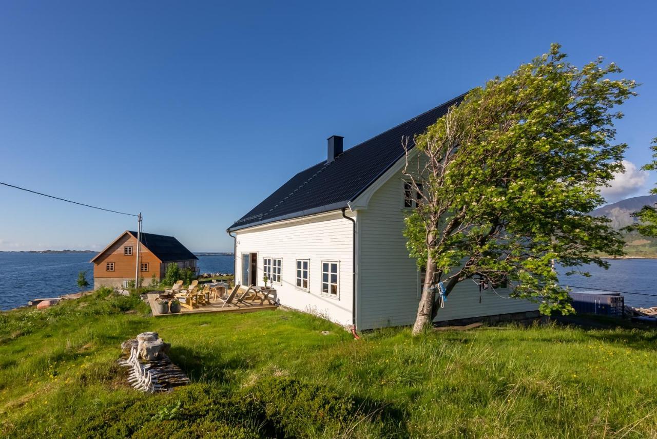 Villa Borgvag - A Unique Seafront Villa In The Heart Of Lofoten Bostad Exterior photo